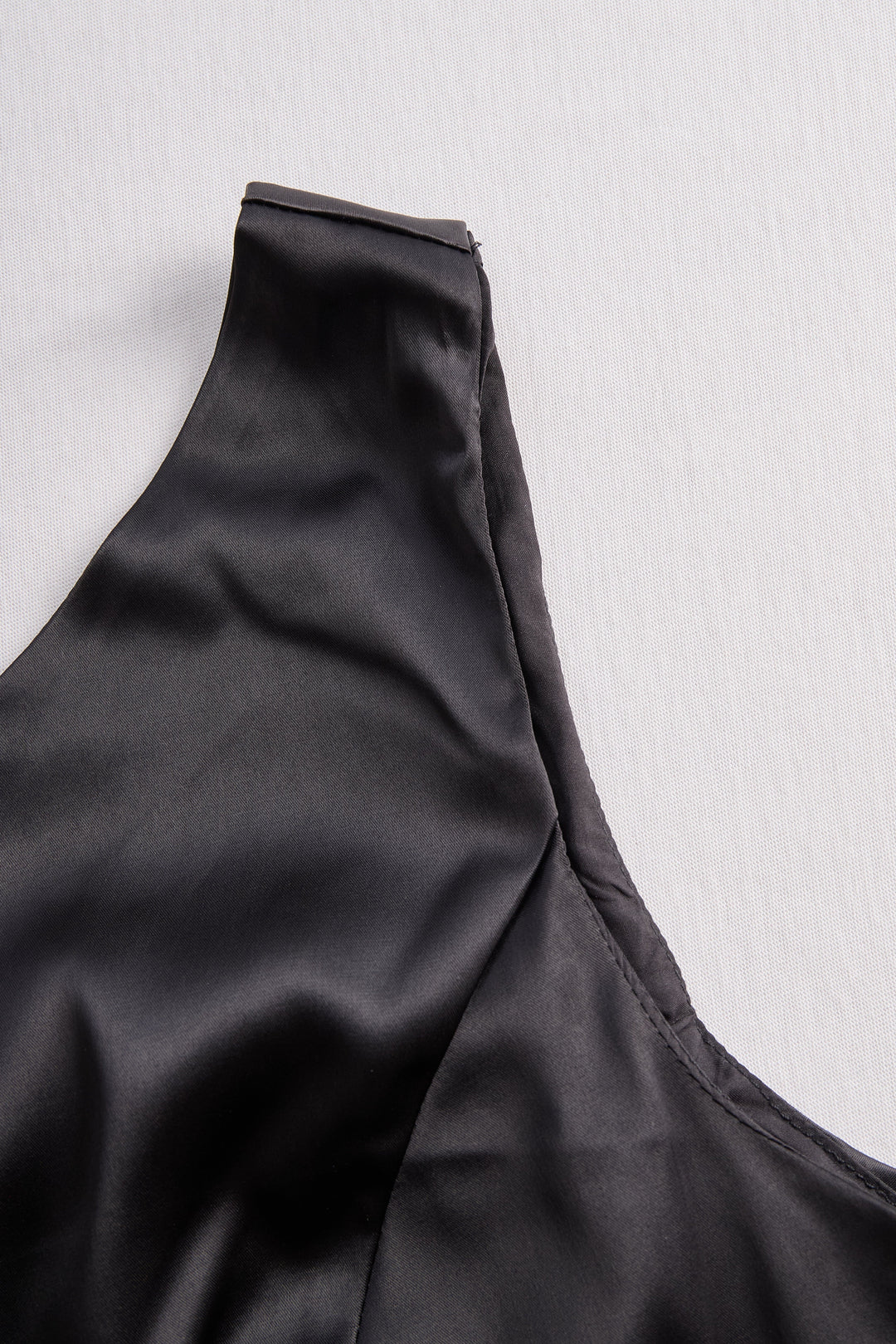 HANNAH | ONE-SHOULDER BLACK GOWN