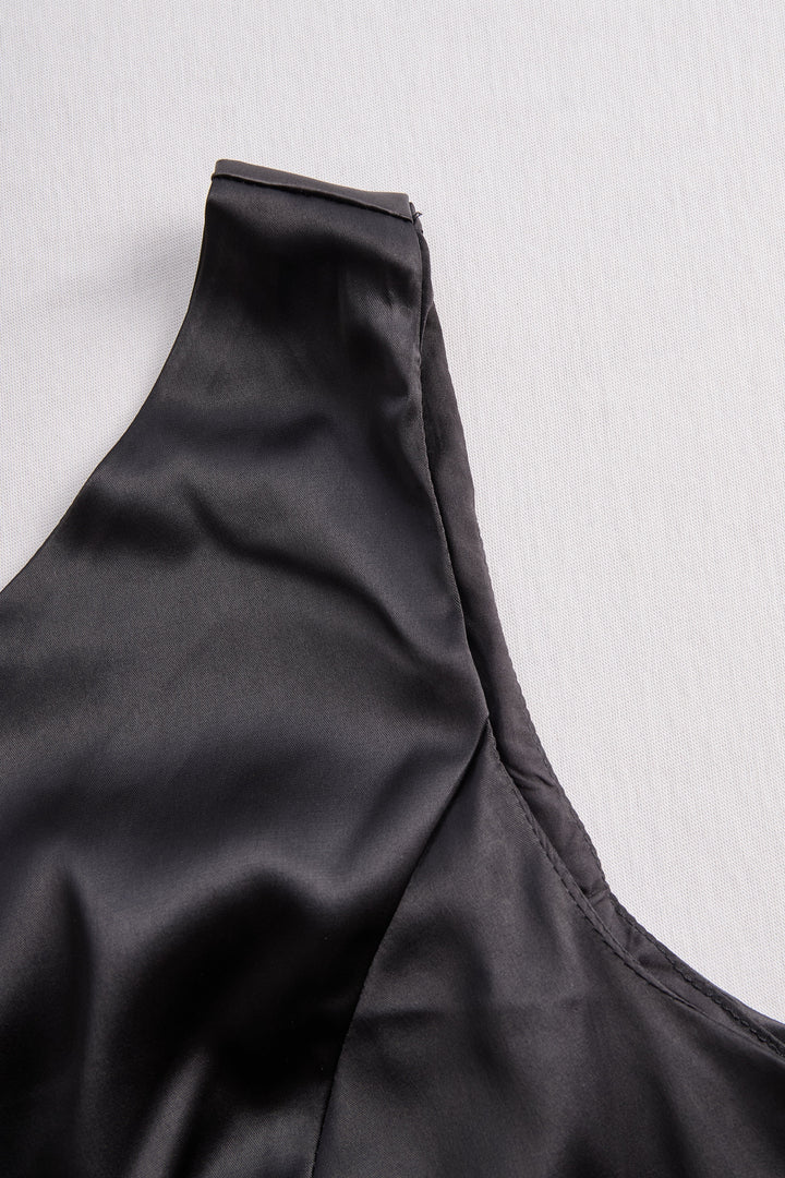 HANNAH | ONE-SHOULDER BLACK GOWN