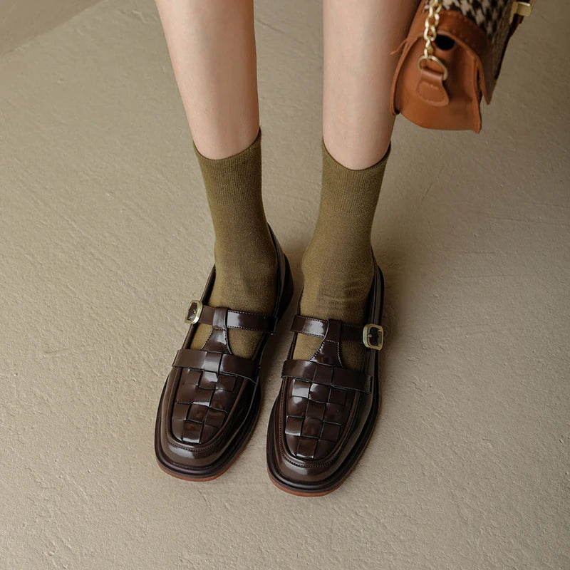 ISAVA | VINTAGE-STYLE RETRO FLATS